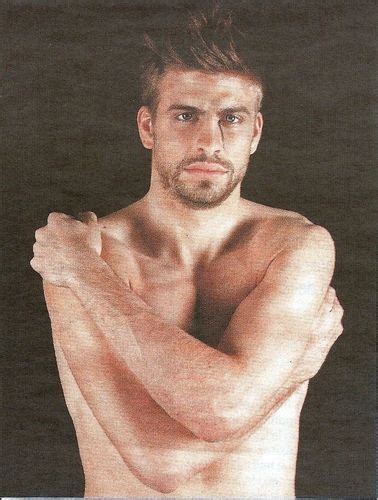 gerard piqué naked|Gerard Pique accidentally filmed naked inside Barcelonas。